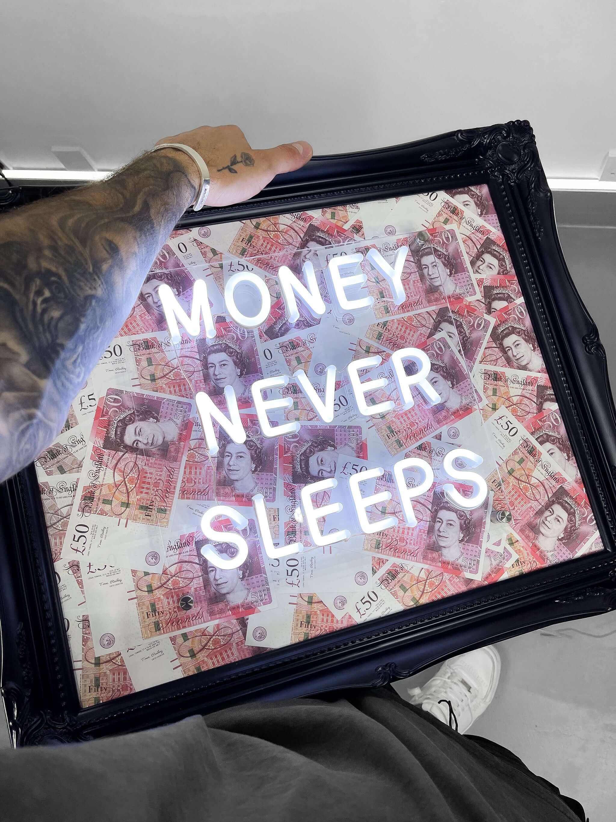 Money Never Sleeps V2 LED frame - GBP - Image 7